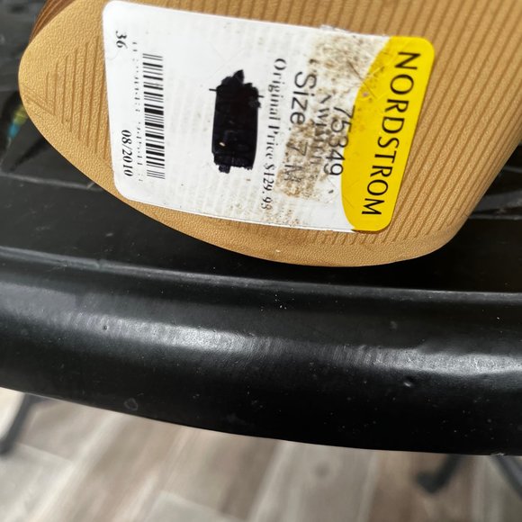 Nine West studed sandals US 7 (run large more like 8 ) - Picture 5 of 15